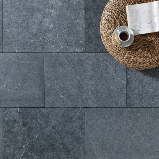 Carrelage en marbre Black Sablé Brossé 40,6 x 61