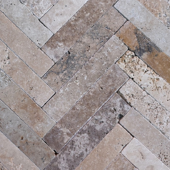 Carrelage chevron travertin Nova vieilli