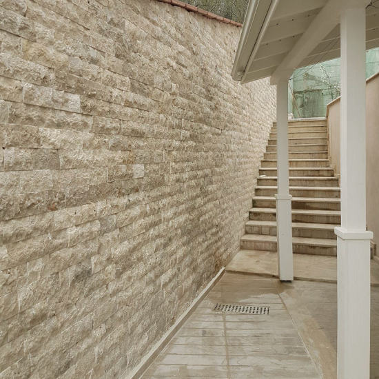 Parement travertin Impéria en Bande libre